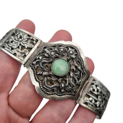 Pulsera antigua de plata firmada • jade verde central y dragones calados • Art