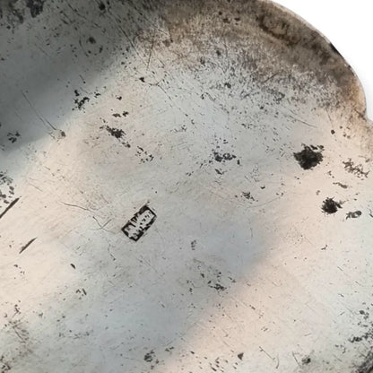 Pulsera antigua de plata firmada • jade verde central y dragones calados • Art