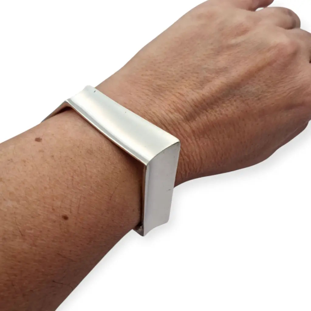 Pulsera de diseño firmada por Chelo Sastre plata 925 vintage año 1986.