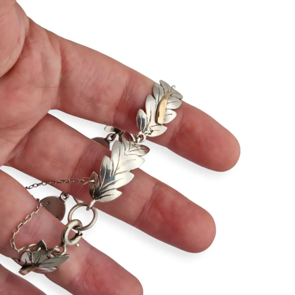Pulsera vintage de plata y oro Art Decó tardío • Diseño hojas grabadas