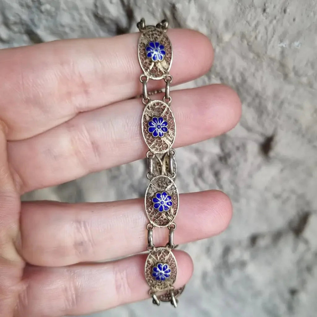 Pulsera de filigrana plata floral. Esmalte Azul. Circa 1950. Joyas