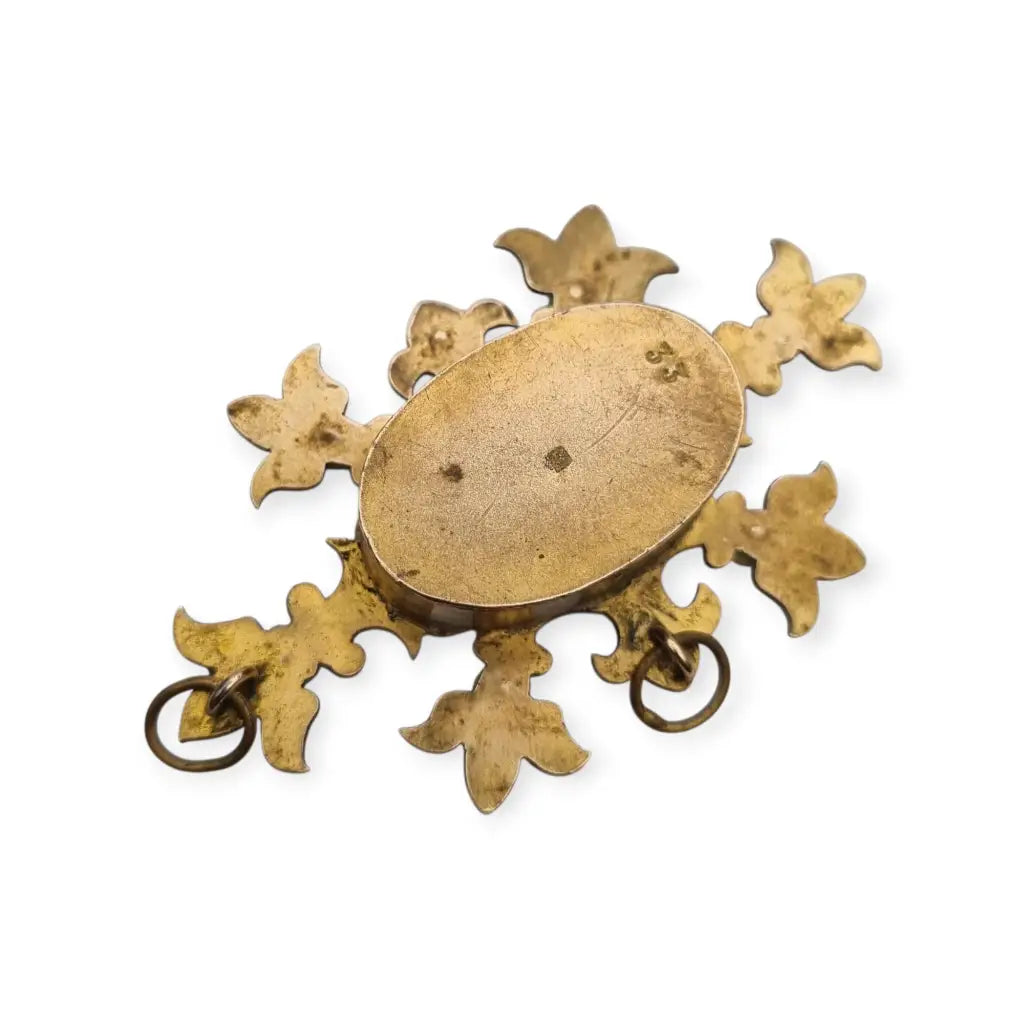 Relicario antiguo colgante con cinco reliquias selladas en metal dorado y gemas