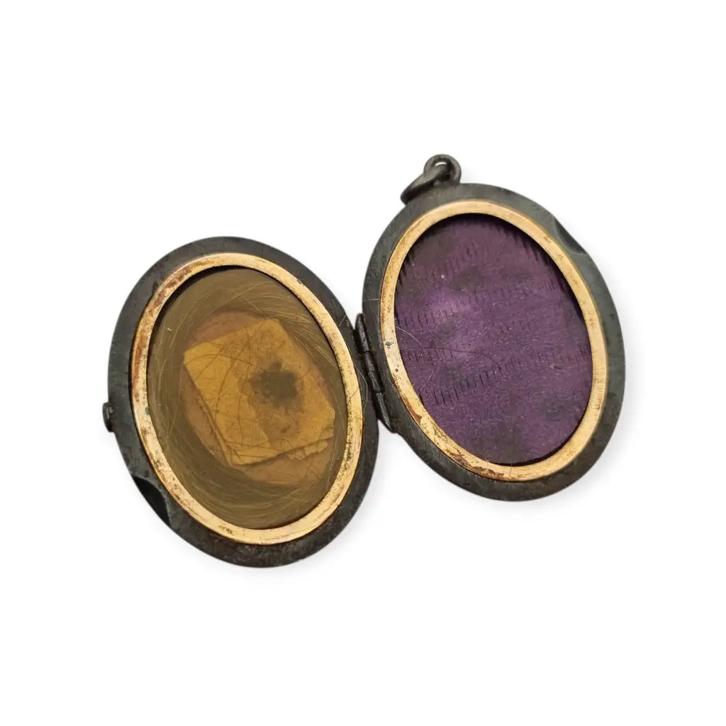 Relicario antiguo Guardapelo ovalado en metal oscuro Victoriano