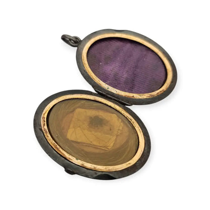 Relicario antiguo Guardapelo ovalado en metal oscuro Victoriano