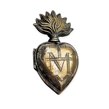 Relicario Sagrado Corazón antiguo en metal plateado grabado con llamas Francia