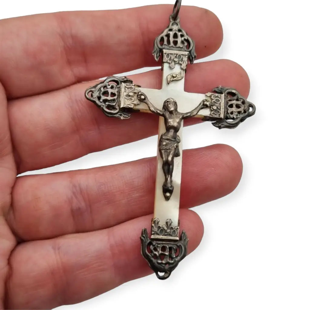 Cruz en plata y nácar católica 1900 joyería francesa regalo religioso.