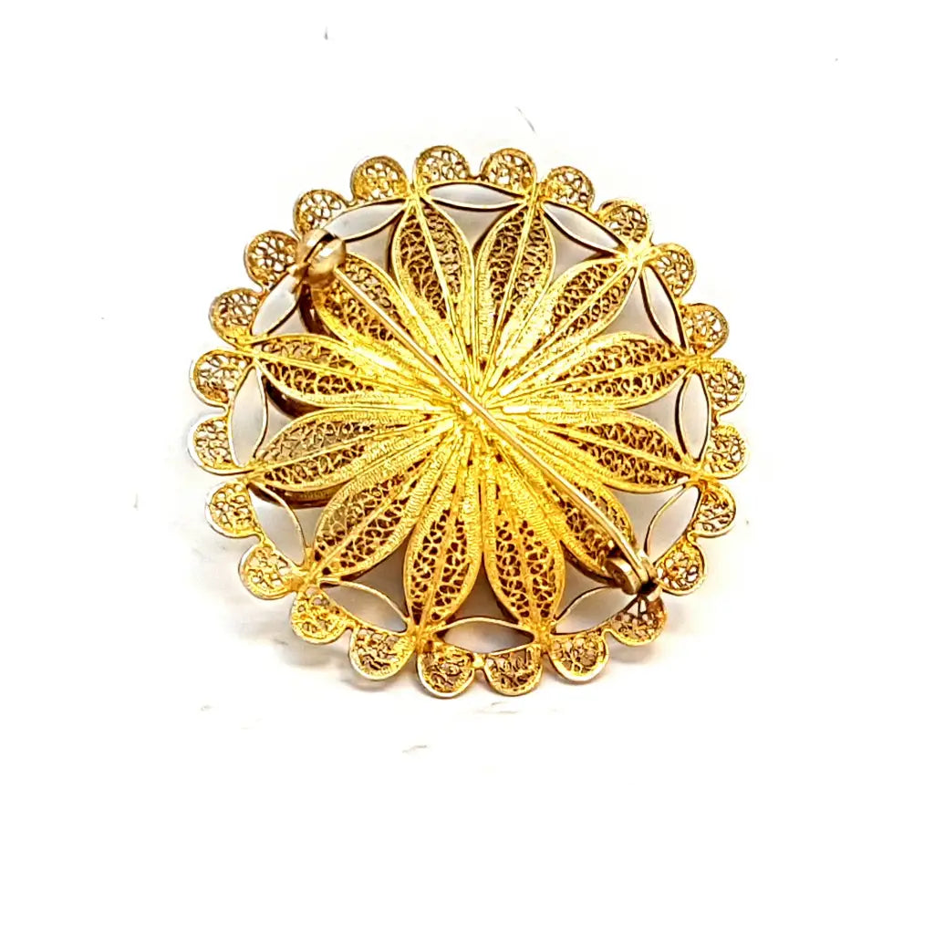 Broche de filigrana plata dorada para solapa o sombrero Motivo floral Circa