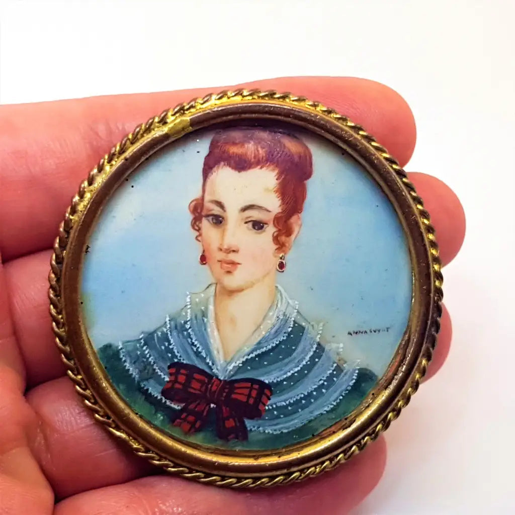 Broche de señora pintado a mano en miniatura victoriana camafeo