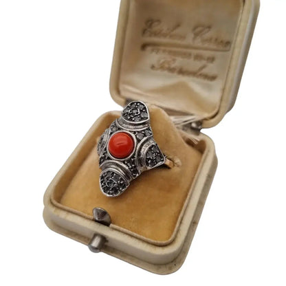 Anillo lanzadera de coral rojo y diamantes en oro 9k plata joyería art deco