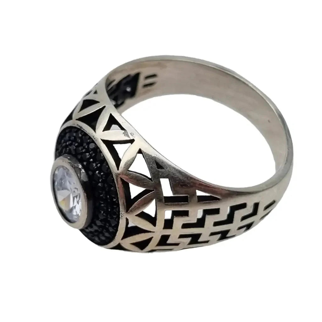 Elegante anillo de plata para hombre piedras brillantes en blanco y negro