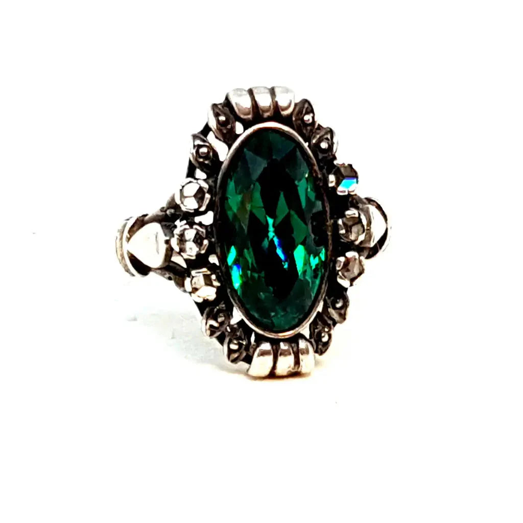 Anillo art déco de plata y símil esmeralda Circa 1950 Joyería antigua vintage.