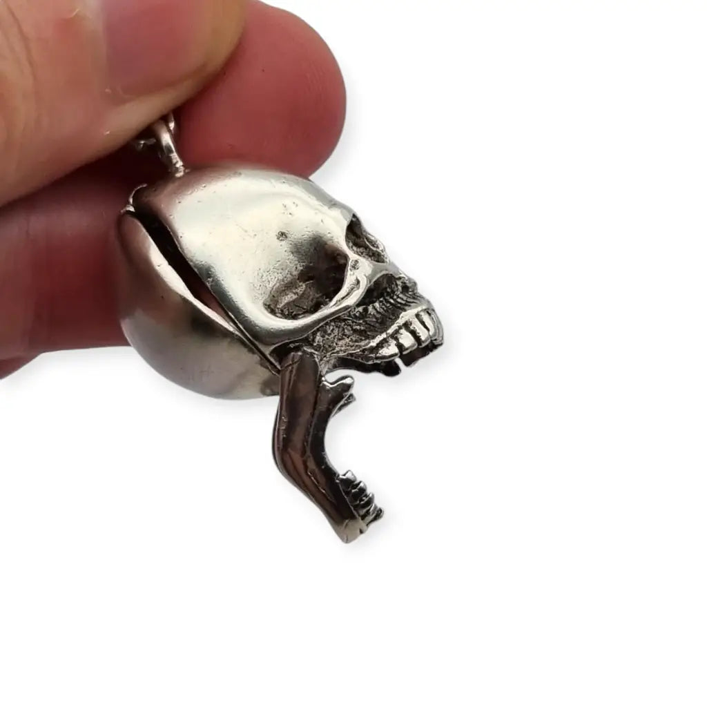 Colgante calavera vintage plata articulado compartimento oculto amuleto