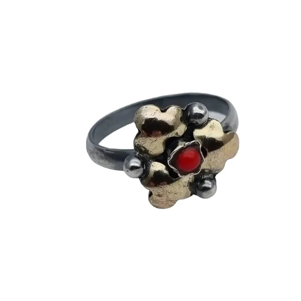 Anillo de flores rojas plata oro y coral joyería mediados siglo