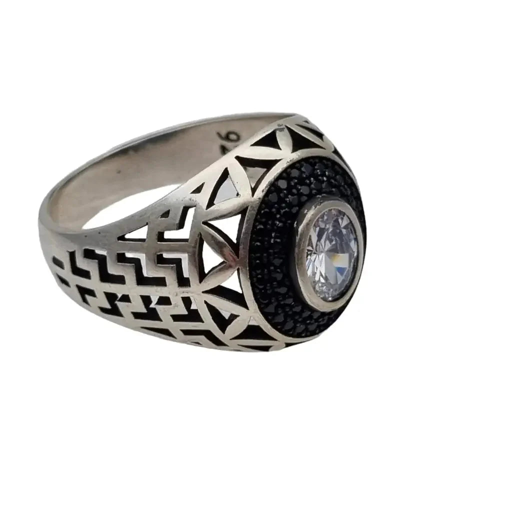 Elegante anillo de plata para hombre piedras brillantes en blanco y negro