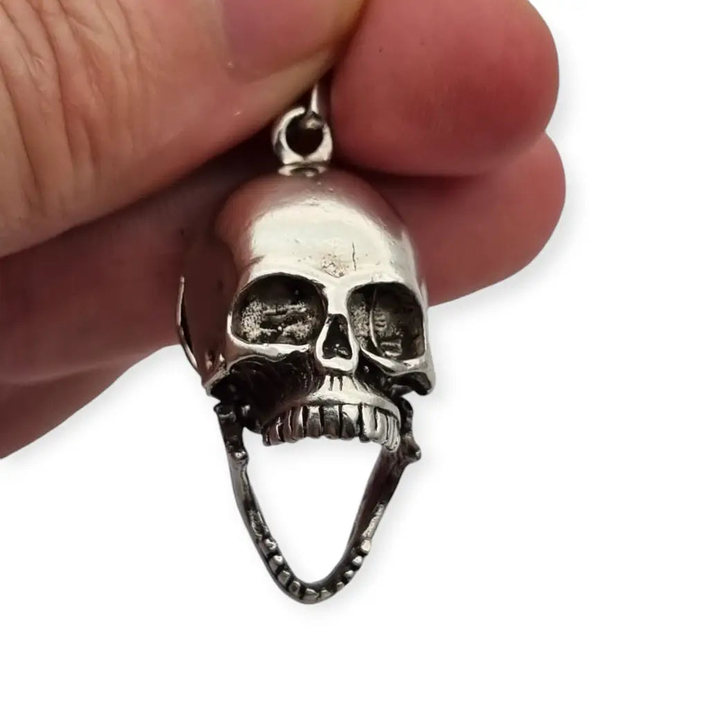 Colgante calavera vintage plata articulado compartimento oculto amuleto