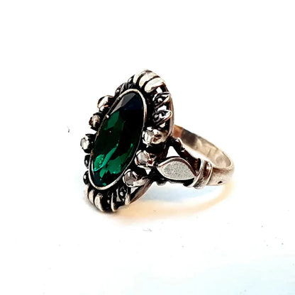 Anillo art déco de plata y símil esmeralda Circa 1950 Joyería antigua vintage.