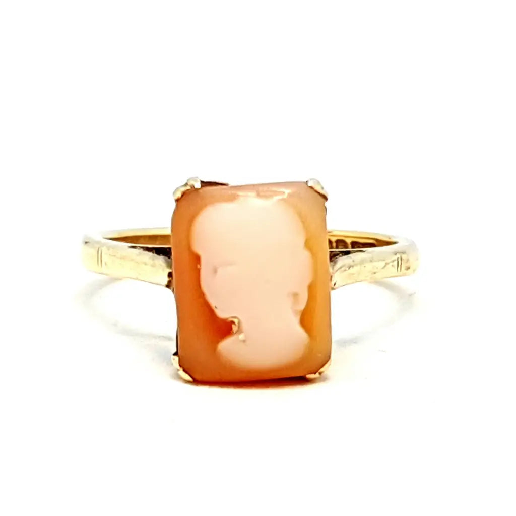 Anillo camafeo victoriano de oro 9 kt. Victoriano. Hacia XIX. Talla 7 EE. UU.